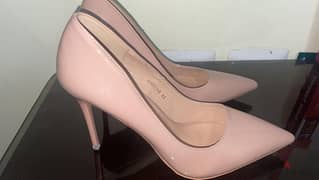 Women high heel shoe from UAE