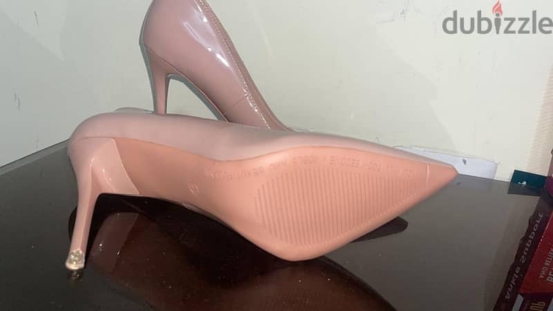 Women high heel shoe from UAE 1