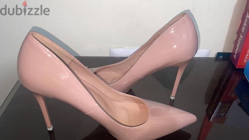 Women high heel shoe from UAE 2