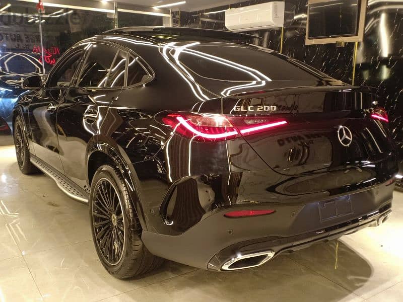 GLC 200 coupe AMG night package fully loaded 2024 7