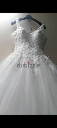 للبيع فستان زفاف