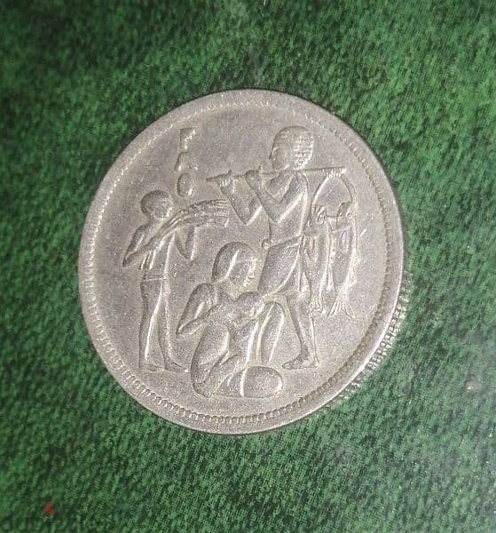 مجموعه من العملات المصريه و الأجنبيه القديمه للجادين فقط 19