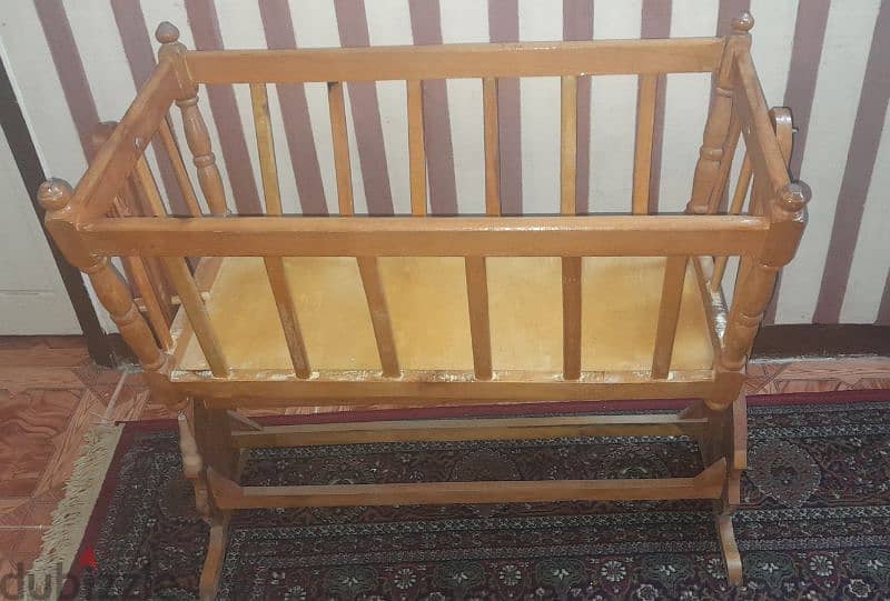 سرير اطفال هزاز خشب 2