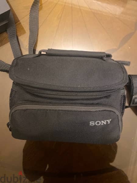 Sony Camera with Bag HDR CX210 1