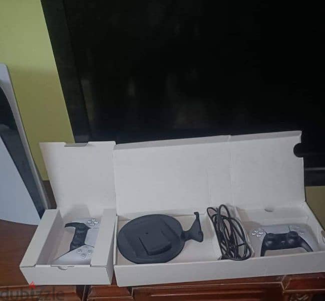 playstation 5 with 2 controllers like new 1