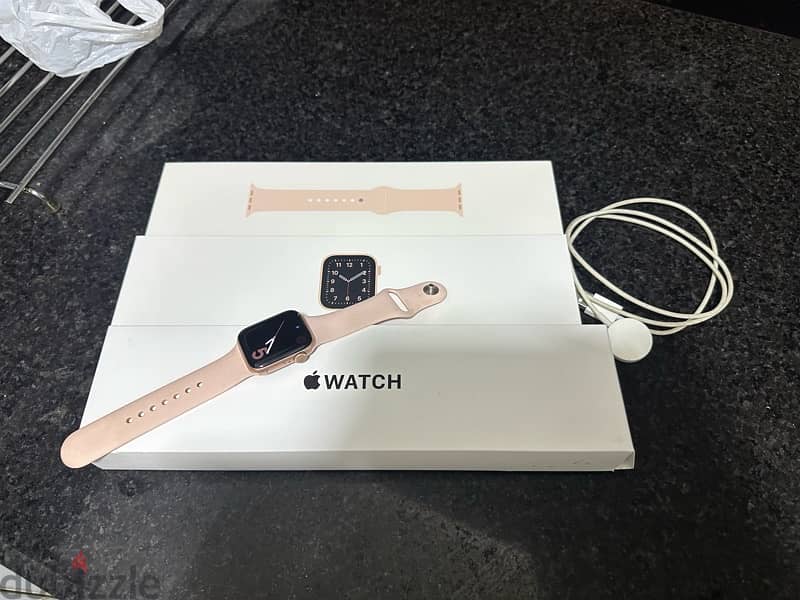 Apple Watch SE (1st gen) - 40MM, Pink 4