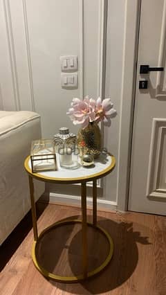 Marbel white and gold side table
