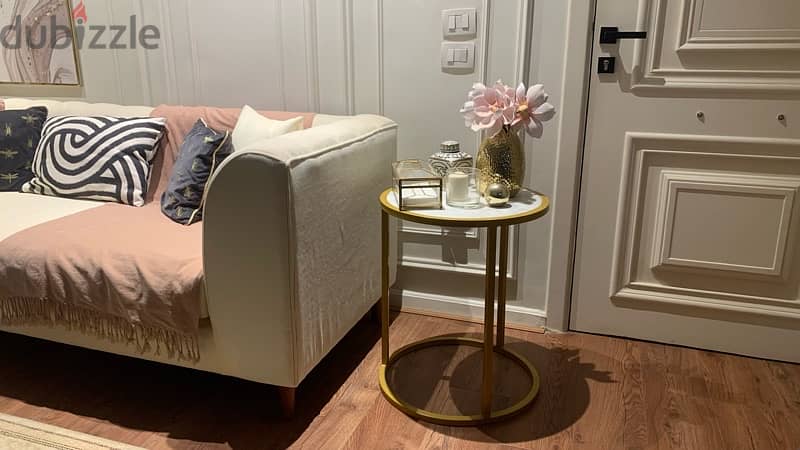Marbel white and gold side table 1