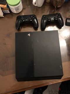 PS4 with 2 controllers 0