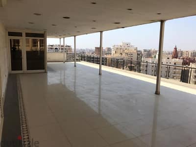 شقة مميزة بتيراس كبير على شارع الميرغنى