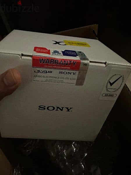 Sony ZVE10 new with kit lens 3