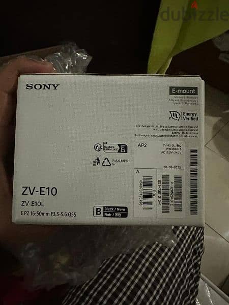 Sony ZVE10 new with kit lens 4