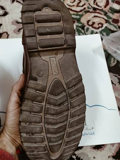 حذاء سيفتى استعمال خفيف جدا ماركة مشهورة Well known brand used shoe