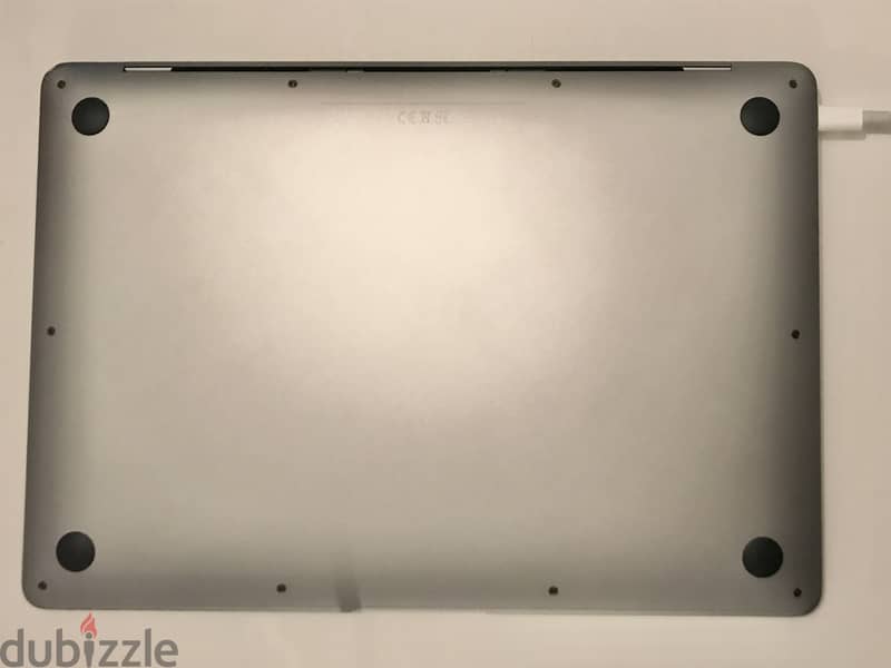 MacBook Air 2019 with charger / German Keyboard / RAM8GB / Silver 1