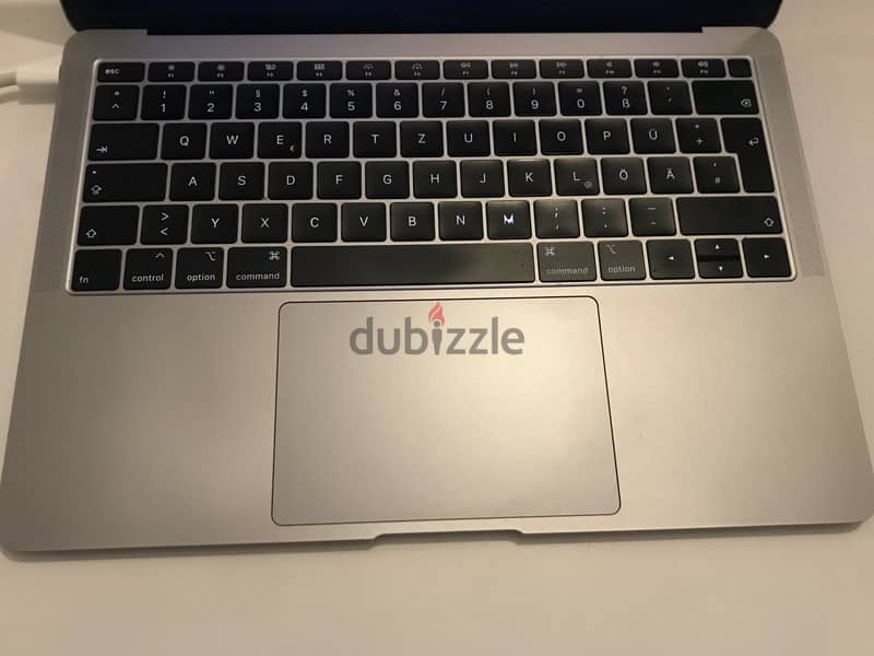 MacBook Air 2019 with charger / German Keyboard / RAM8GB / Silver 2