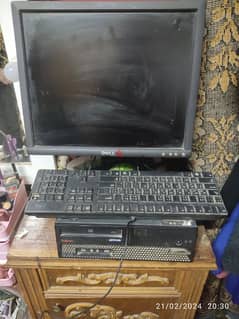 كمبيوتر للبيع