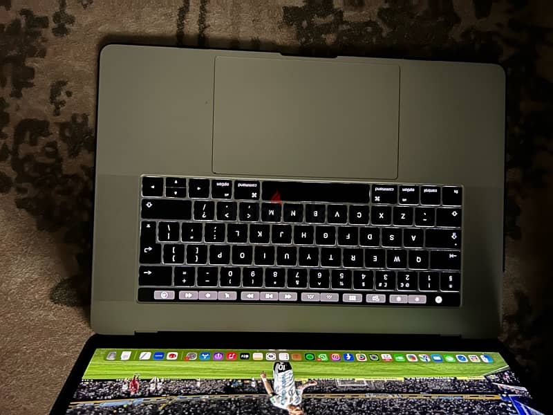 Apple Mackbook pro 2016, Touch bar, 16g ram 3