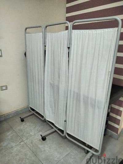 اثاث عيادة حديث بحالة ممتازة