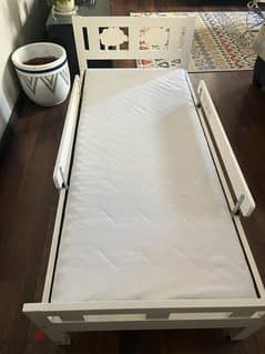 سرير اطفال ايكيا مع مرتبة ميموري فوم وقعدة وحاجز - Ikea Bed Child