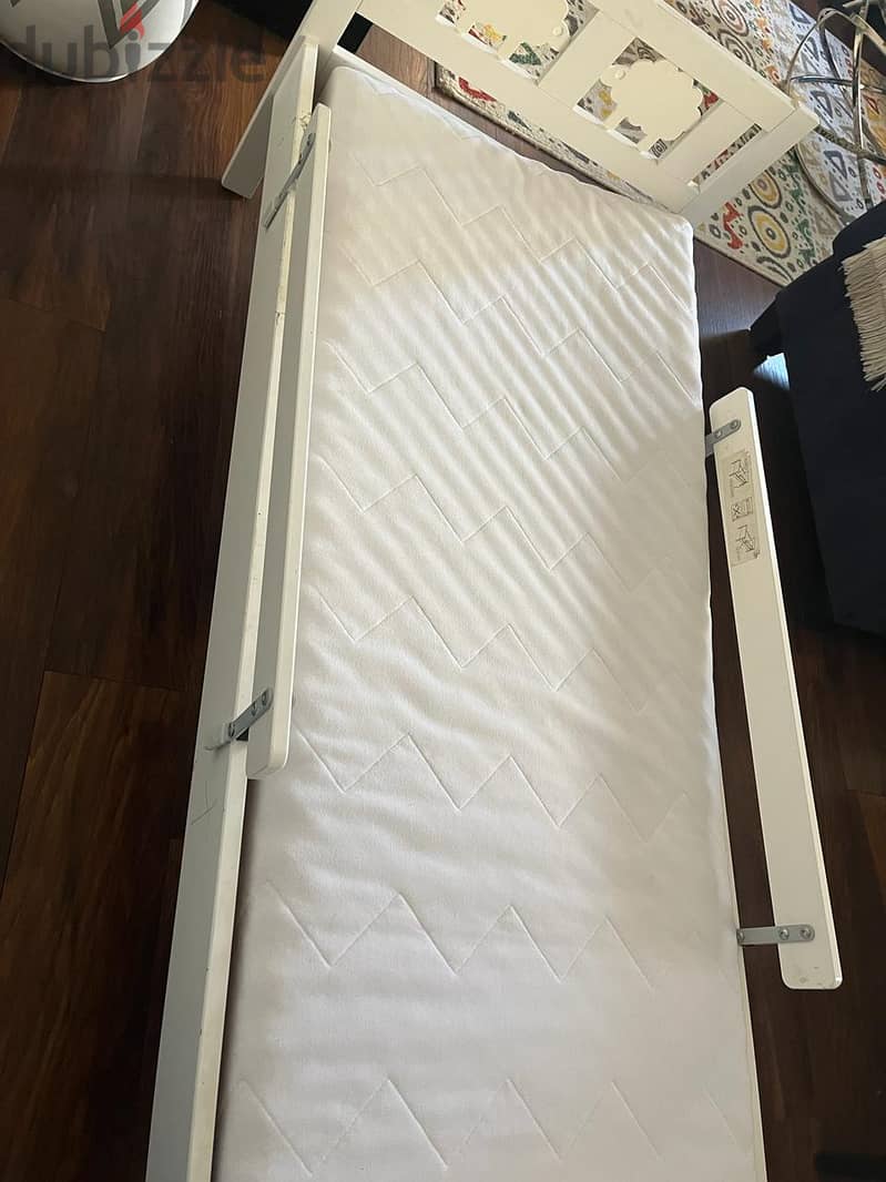 سرير اطفال ايكيا مع مرتبة ميموري فوم وقعدة وحاجز - Ikea Bed Child 3