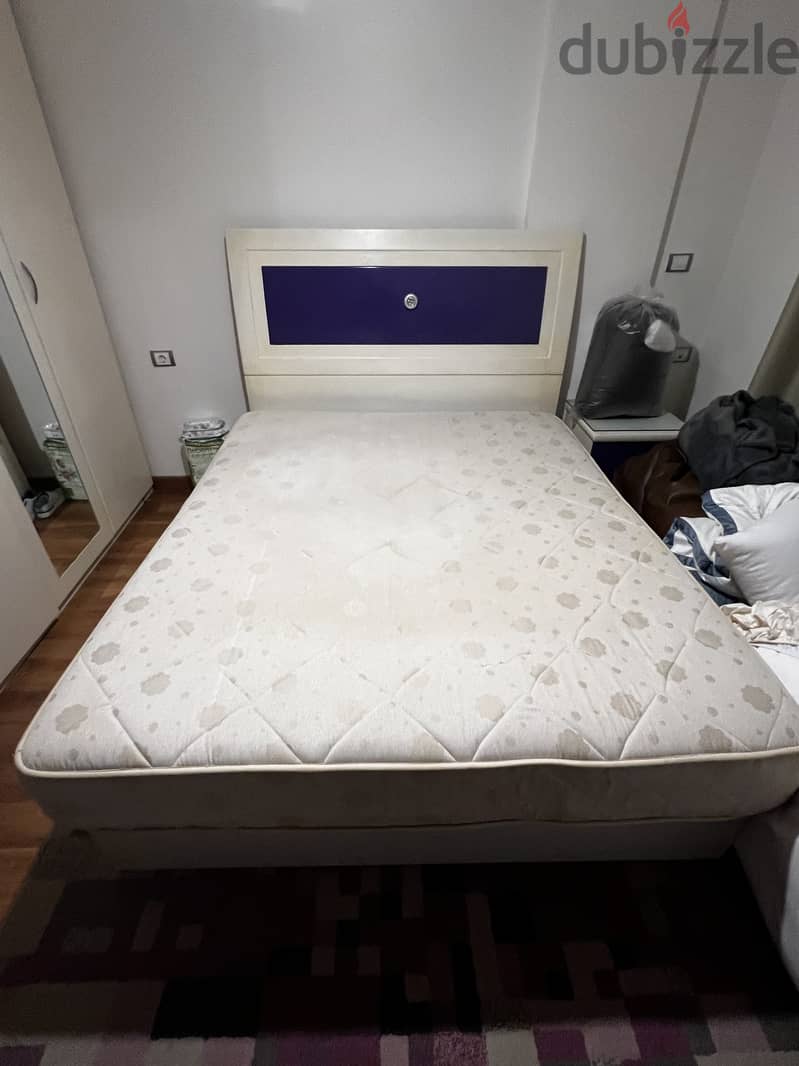 Queen Bed with Mattress 0