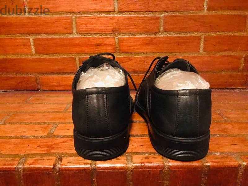 حذاء جلد طبيعى كلاسيك clark مقاس ٤٣ 3