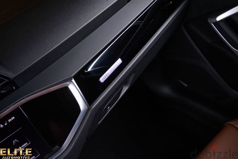 Audi Q3 SportBack / Black padge 9