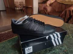 حذاء اديداس - جلد مقاس ٤٣ جديد Adidas shoes - leather size 43, new