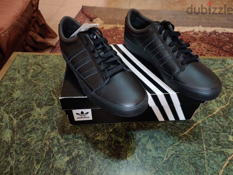 حذاء اديداس - جلد مقاس ٤٣ جديد Adidas shoes - leather size 43, new 1