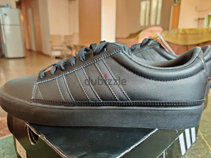 حذاء اديداس - جلد مقاس ٤٣ جديد Adidas shoes - leather size 43, new 2