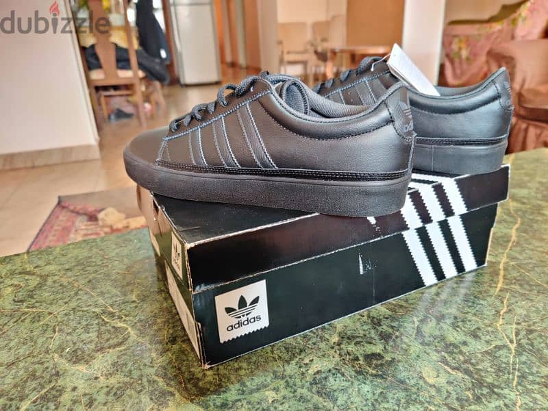 حذاء اديداس - جلد مقاس ٤٣ جديد Adidas shoes - leather size 43, new 3