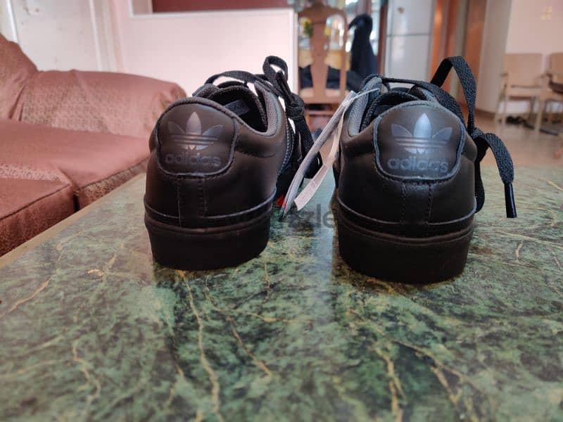حذاء اديداس - جلد مقاس ٤٣ جديد Adidas shoes - leather size 43, new 6