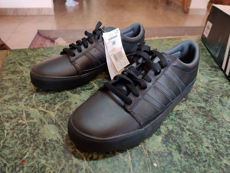 حذاء اديداس - جلد مقاس ٤٣ جديد Adidas shoes - leather size 43, new 8