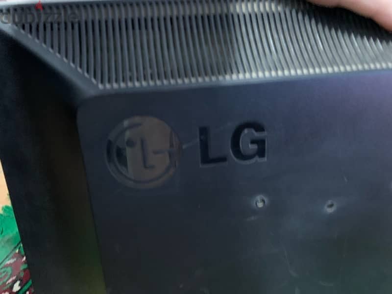 شاشه كمبيوتر ماركة LG 1