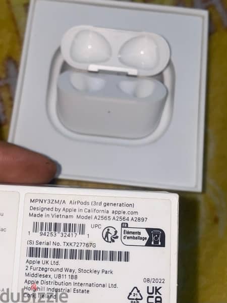 airpods 3 charging case (lighting) 1