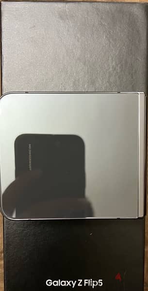 samsung Z Flip5 new never used with extra free accessories 3