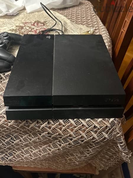PlayStation 4, Excellent Condition 1