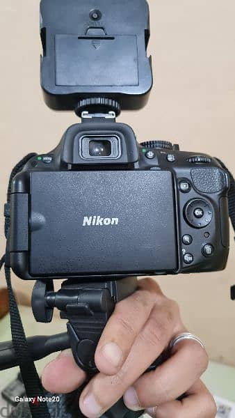كاميرا نيكون 5200D بحاجاتها الاصلية اقل من 4K صورة-  16000 جنيه 3