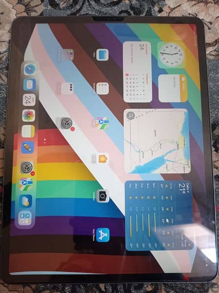 Ipad pro 2020 128gb with screen protector and case 1