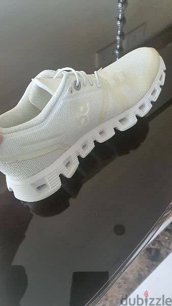 ON CLOUD SHOES 1