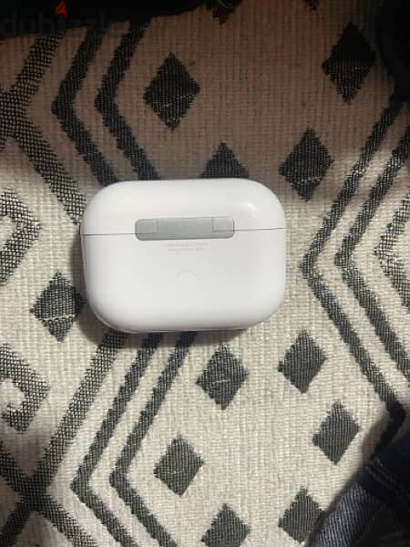 AirPods Pro (2nd generation) with MagSafe Case (Lightning) White 2