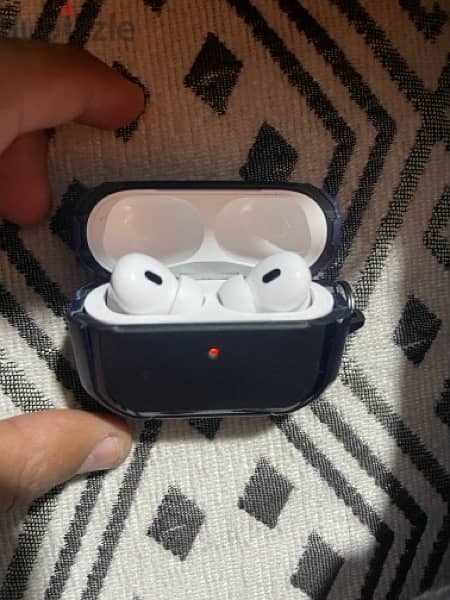 AirPods Pro (2nd generation) with MagSafe Case (Lightning) White 3
