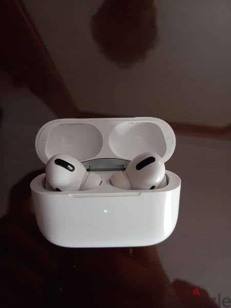 air pods pro بالكرتونه 3