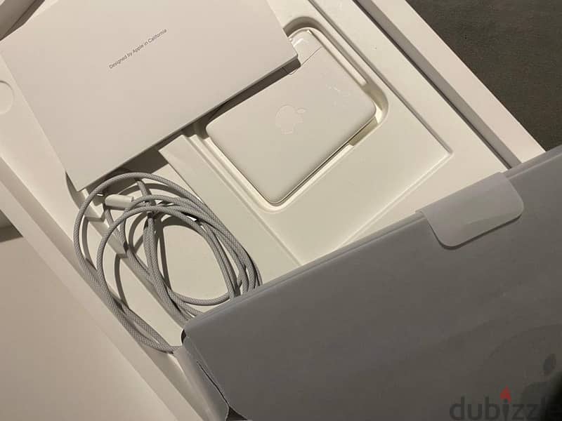 MacBook Pro M2pro 16 inch used like new 14 cycles charging 2