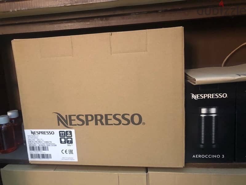Nespresso Essenza Mini C30-EU2-BK-NE1 With Nespresso Milk Frother 1