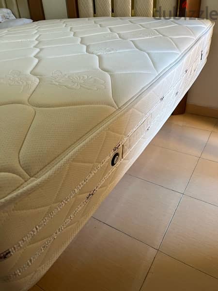 Brand new ONLY MOVING MUST SELL FINAL used 3  days Jansen mattress 0