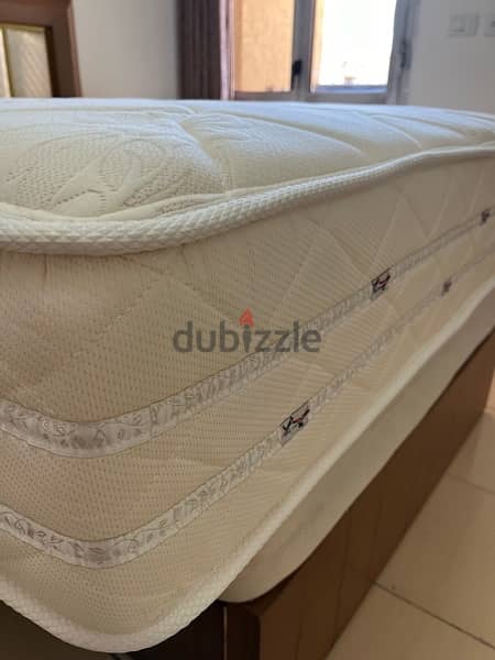 Brand new ONLY MOVING MUST SELL FINAL used 3  days Jansen mattress 4