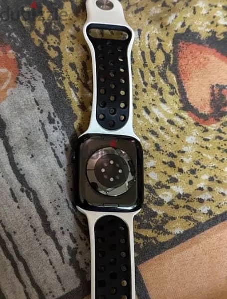 Apple watch series 7 45 mm GPS battery 97% 1