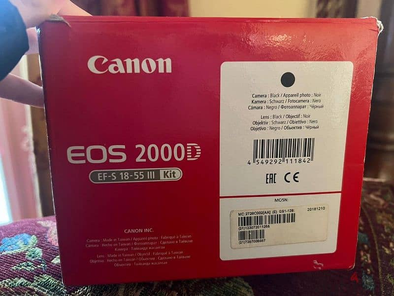 camera canoon Eos 2000 D 2