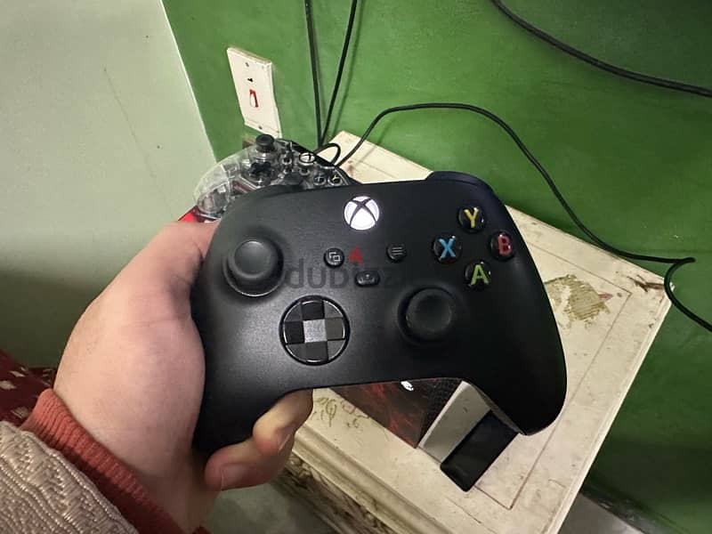 xbox series x 1tb  with 2controllers 1